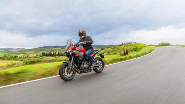 Yamaha TRACER 7 2024 - Image 2